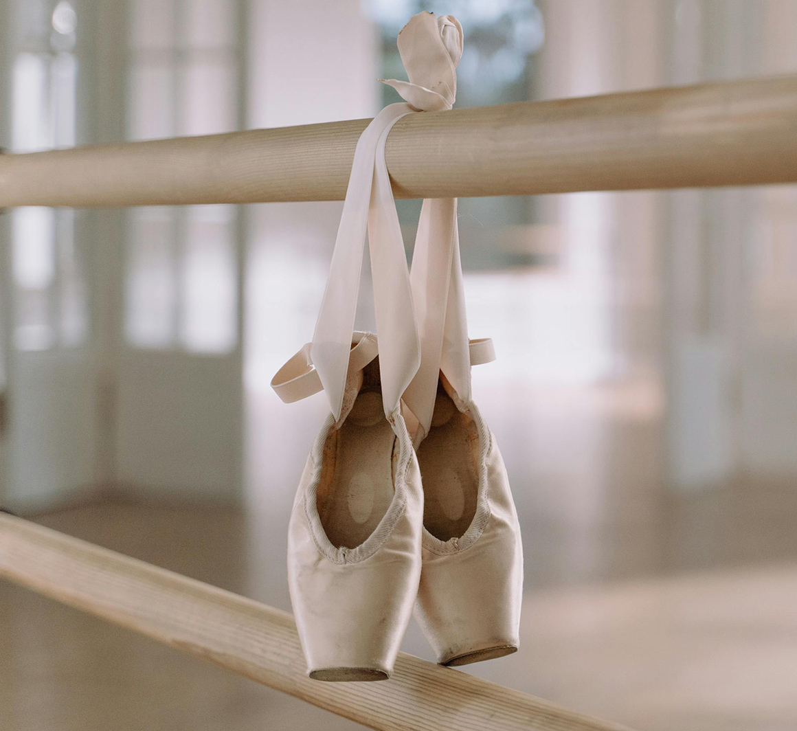 Dance Costumes 5 Dance Costumes -Dance Costumes pexels cottonbro 10628969